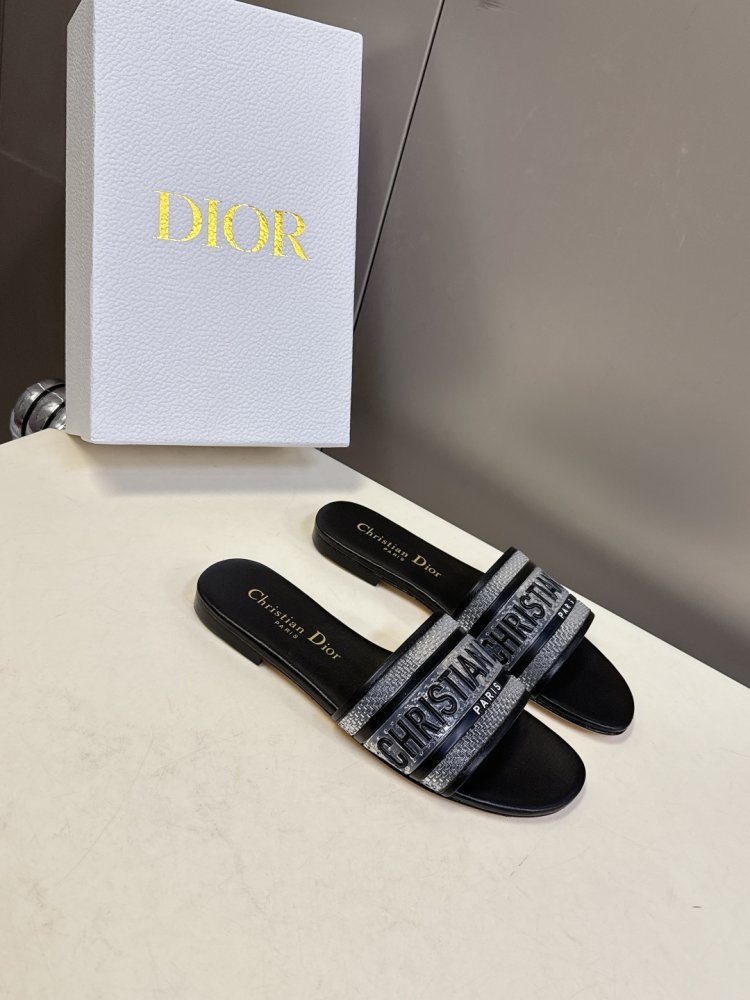 Шльопанці жіночі фото 2