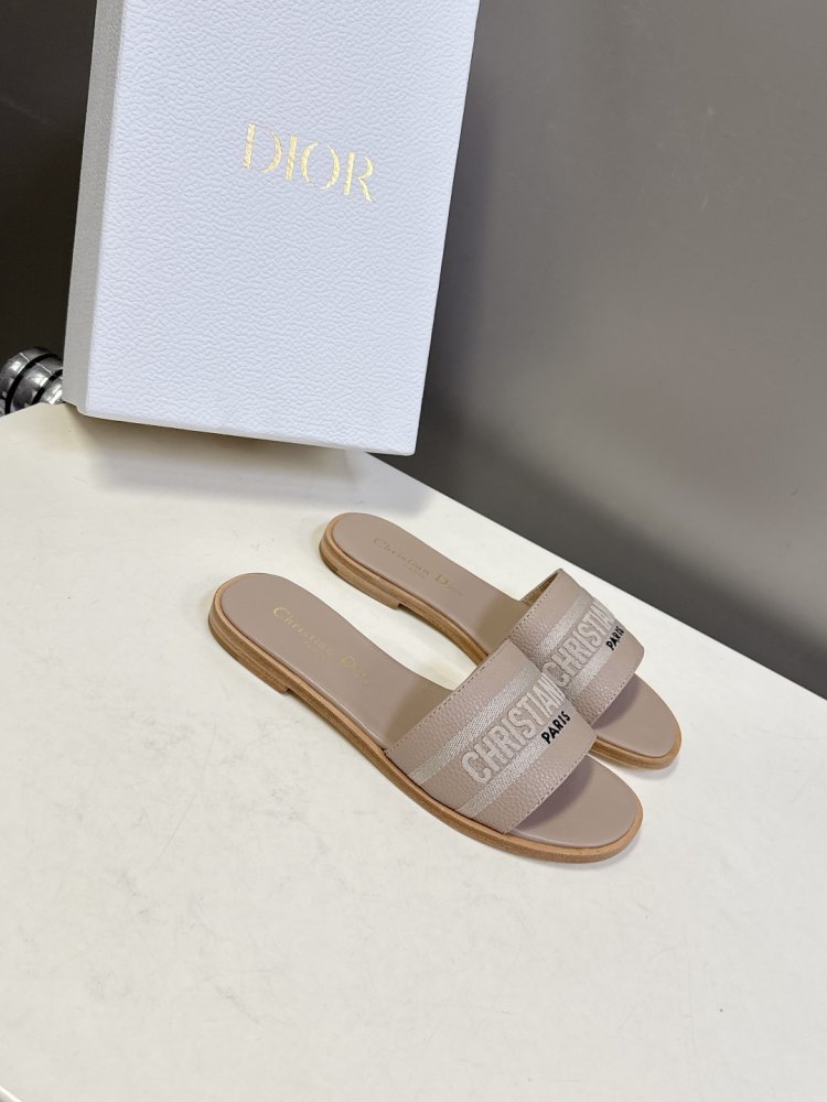 Шльопанці жіночі фото 2