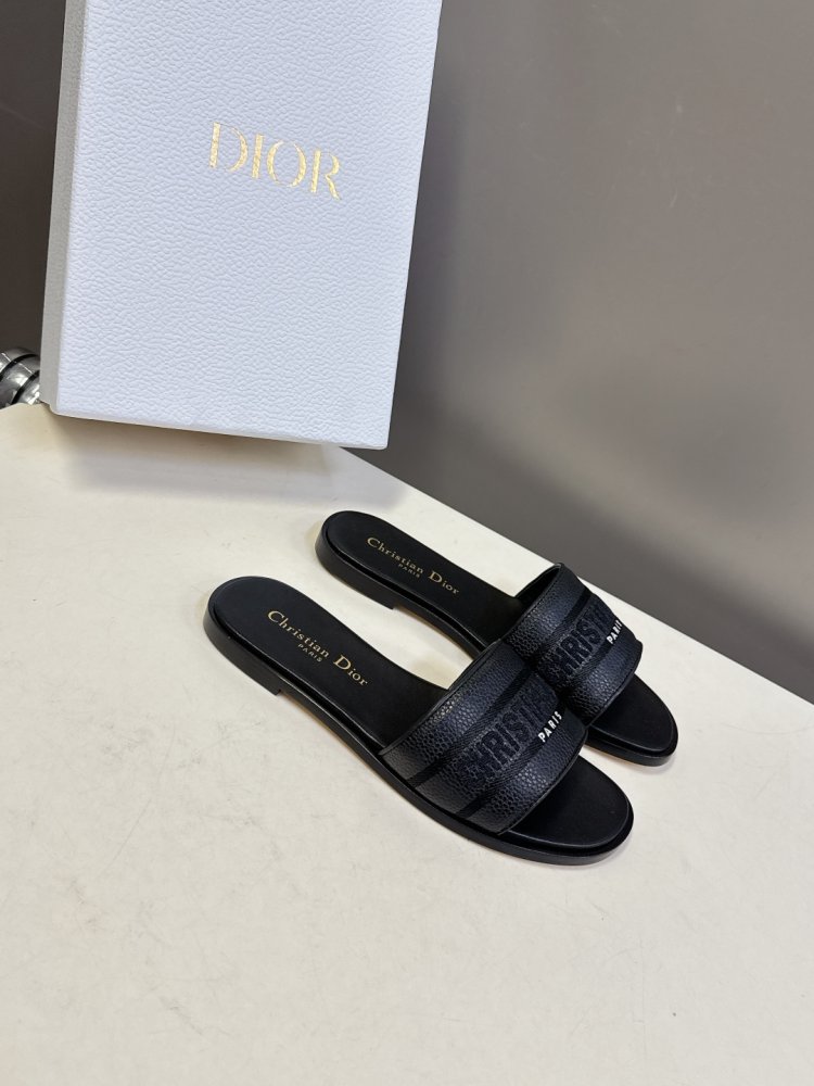 Шльопанці жіночі фото 2