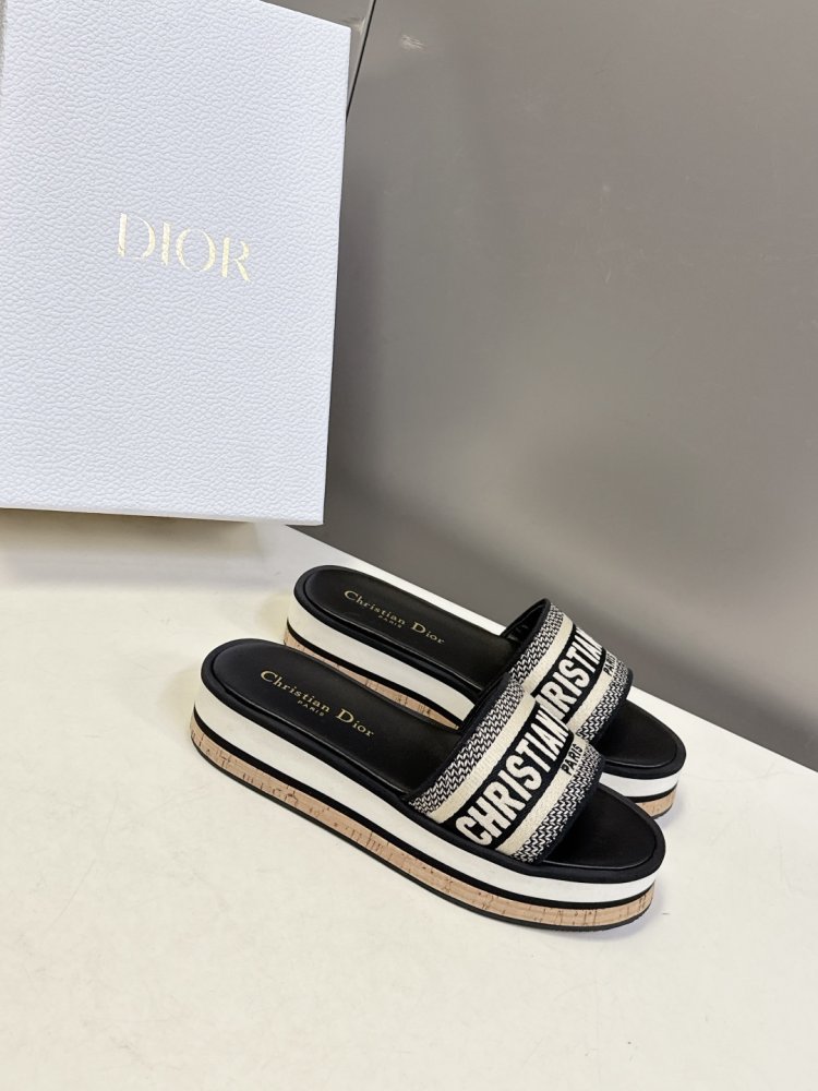 Шльопанці жіночі фото 2