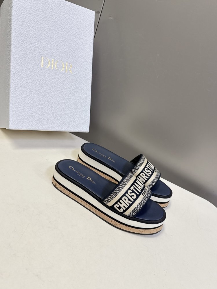 Шльопанці жіночі фото 2