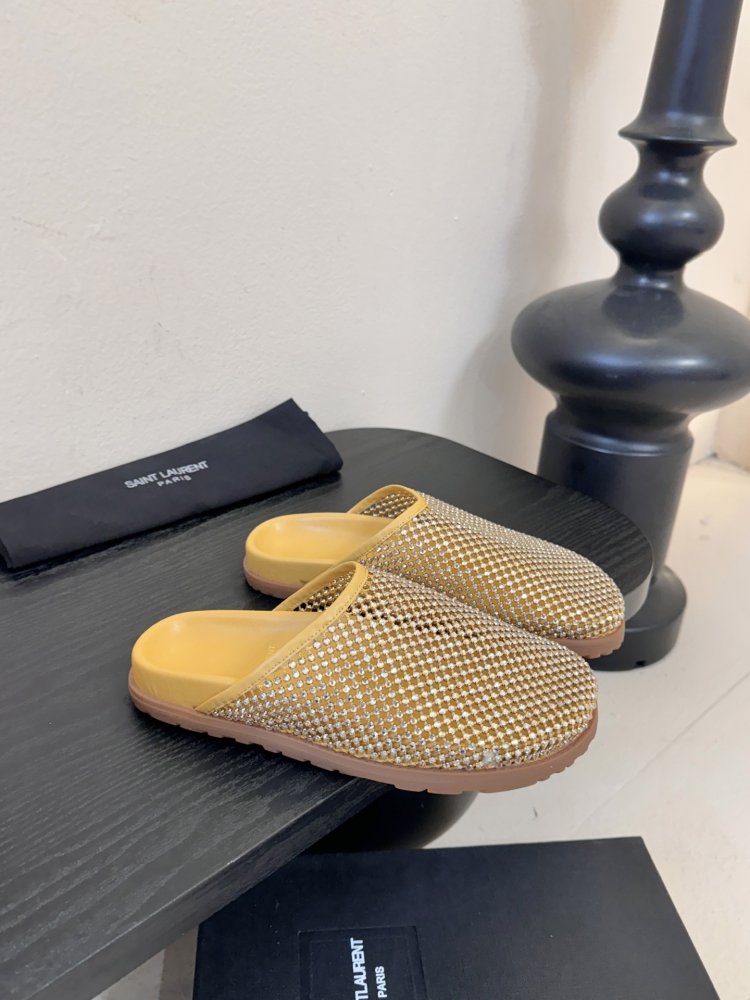 Шлепанцы женские фото 2