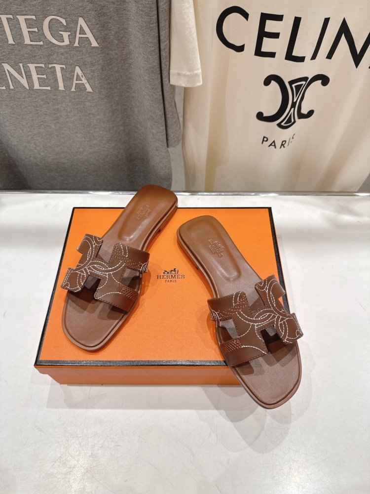 Шлепанцы женские фото 2