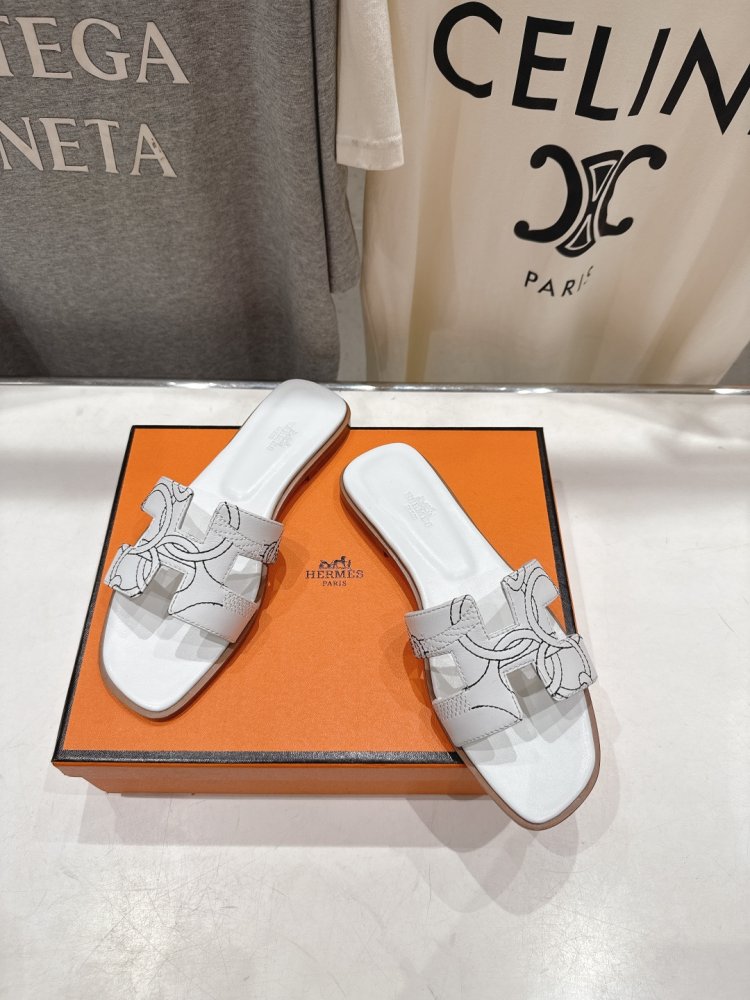 Шлепанцы женские фото 2