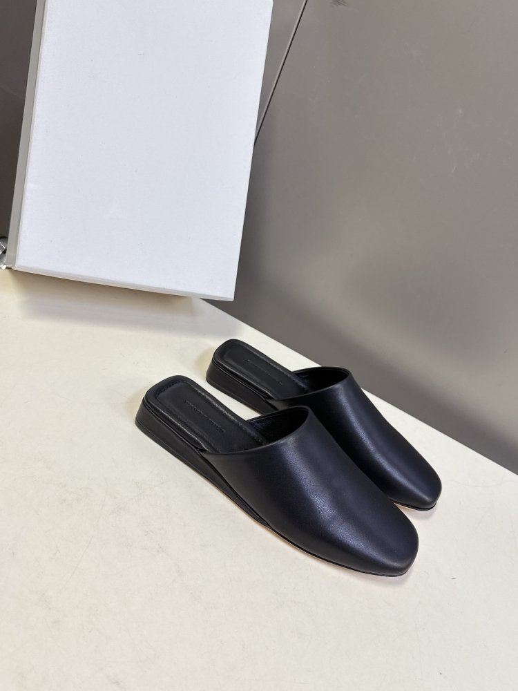 Шлепанцы женские фото 2