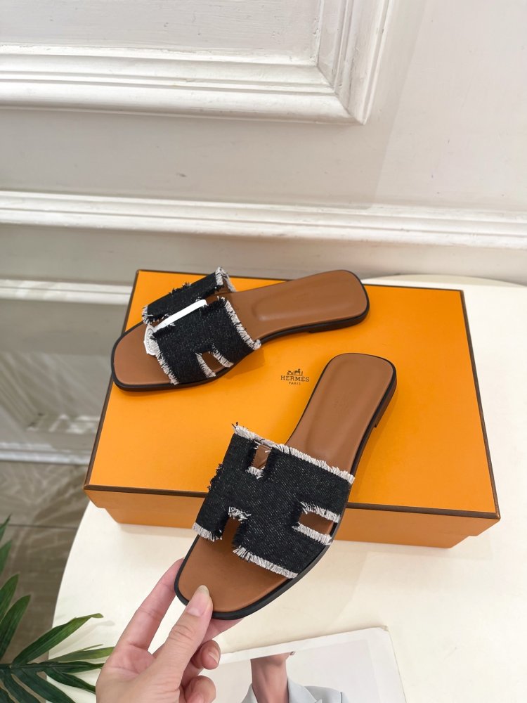 Шлепанцы женские фото 3