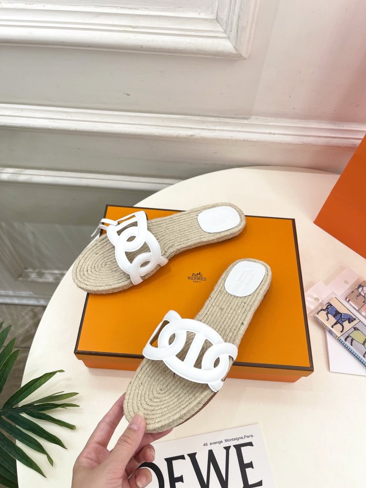 Шлепанцы женские фото 3