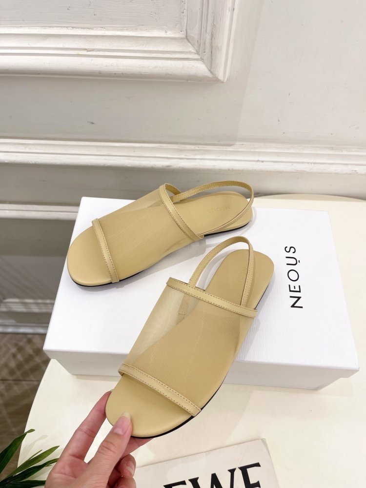 Шлепанцы женские фото 3