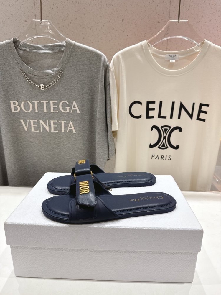 Шлепанцы женские фото 3