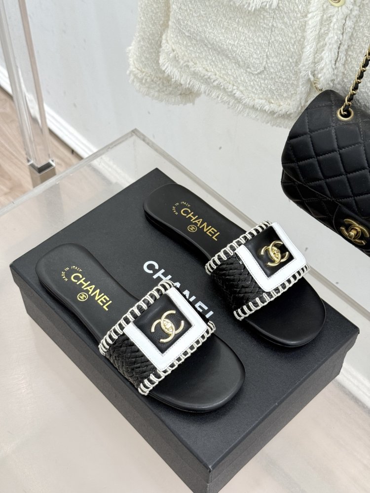 Шлепанцы женские фото 3