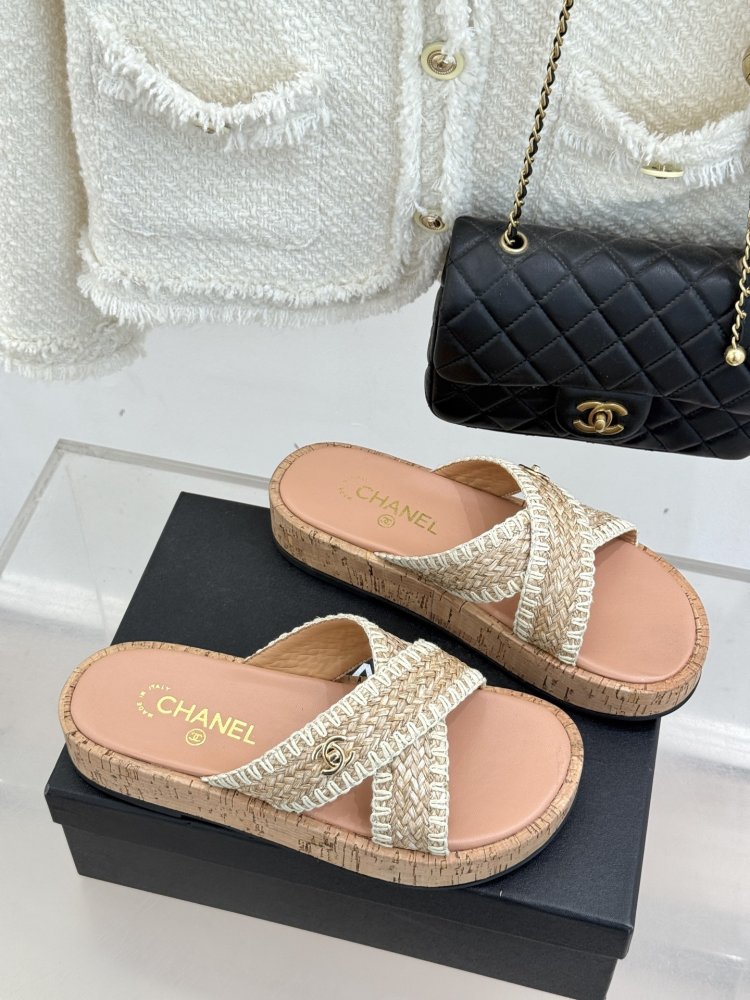 Шлепанцы женские фото 3