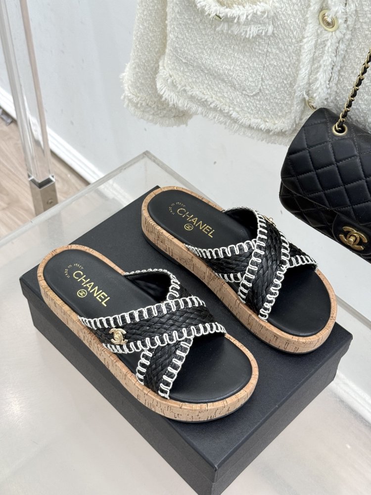 Шлепанцы женские фото 3