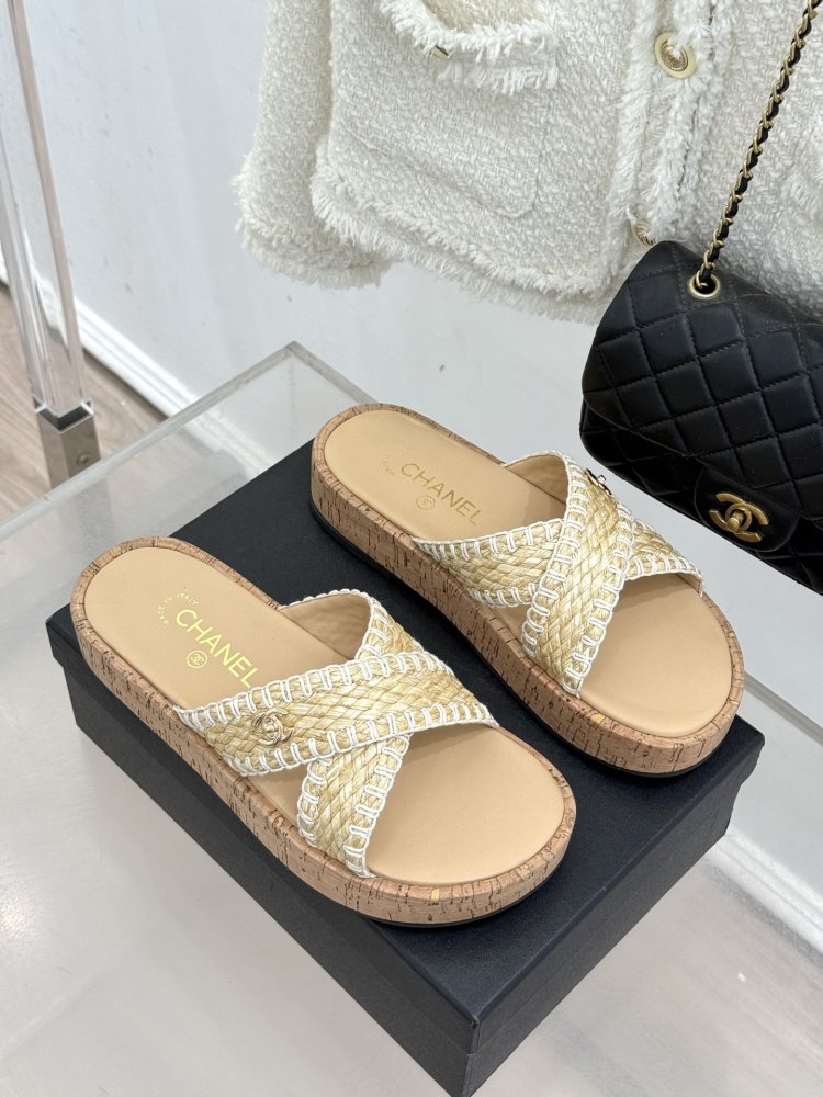 Шлепанцы женские фото 3