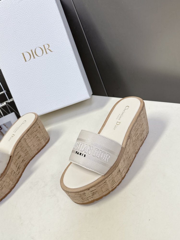 Шльопанці жіночі фото 3