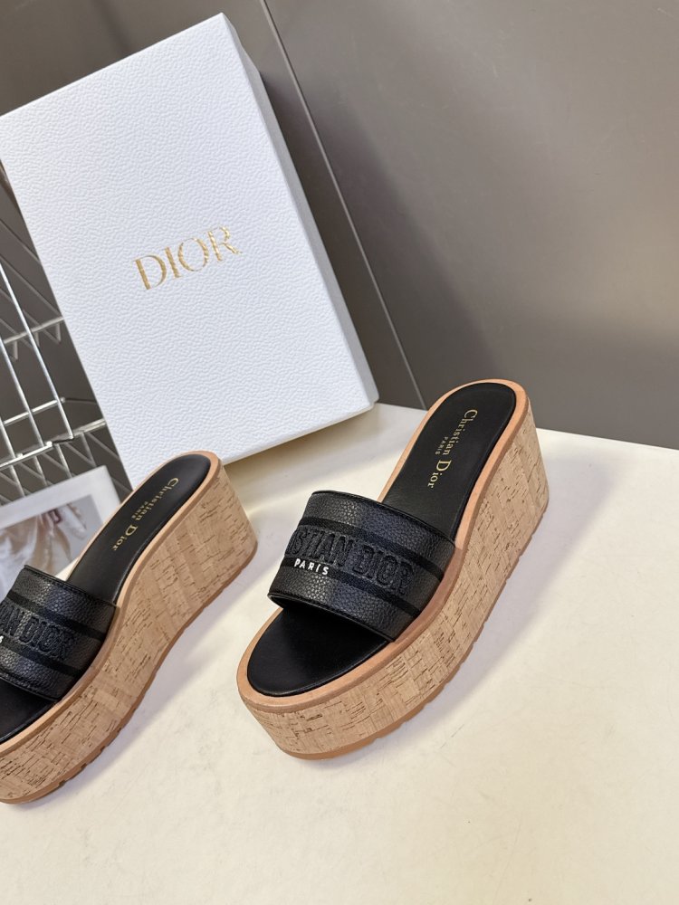 Шлепанцы женские фото 3