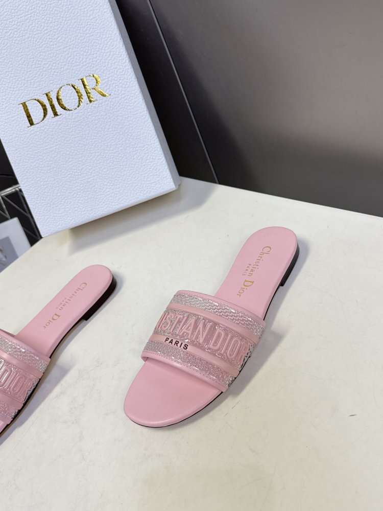 Шлепанцы женские фото 3