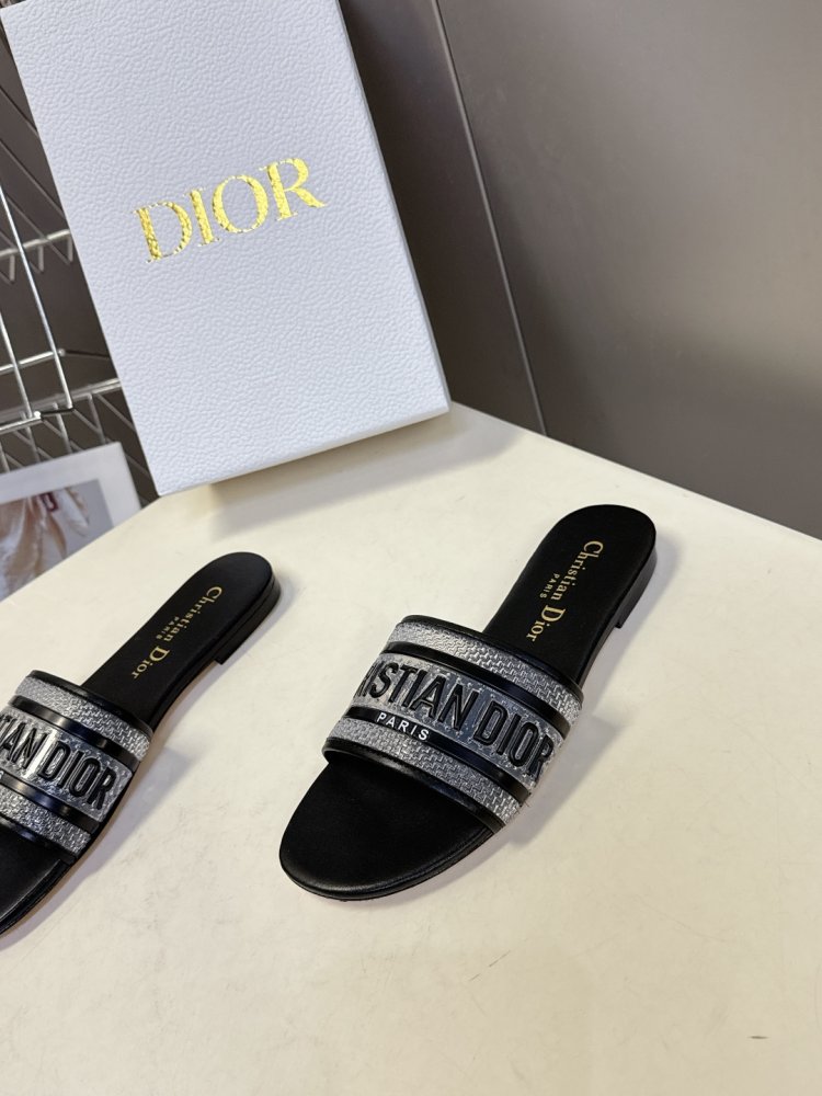 Шльопанці жіночі фото 3