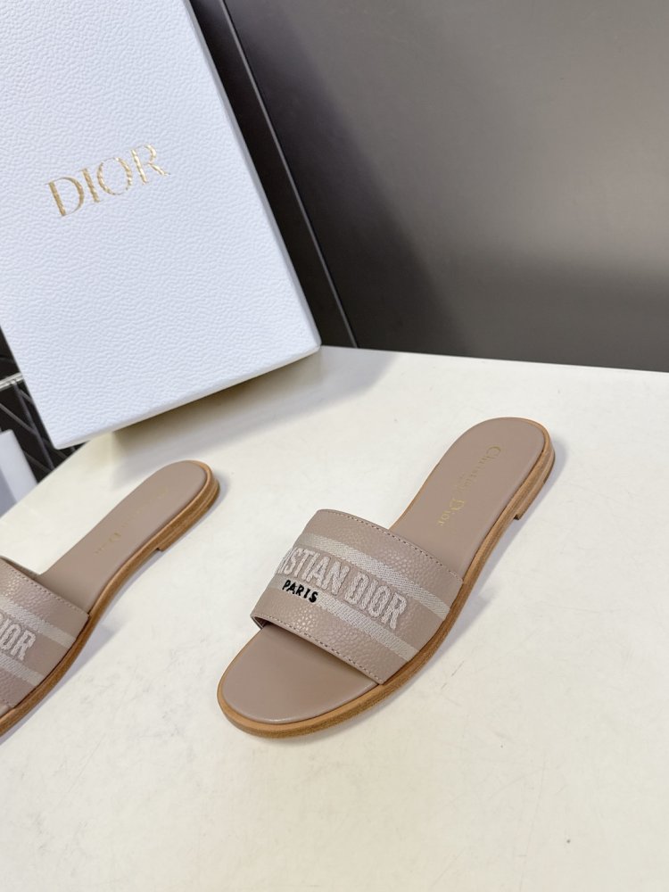 Шльопанці жіночі фото 3