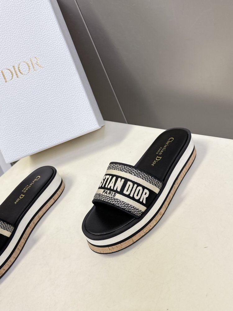 Шльопанці жіночі фото 3