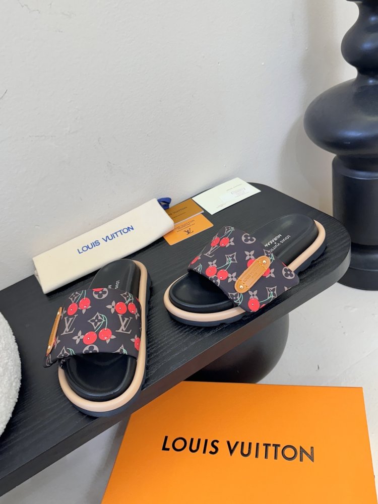 Шлепанцы женские фото 3