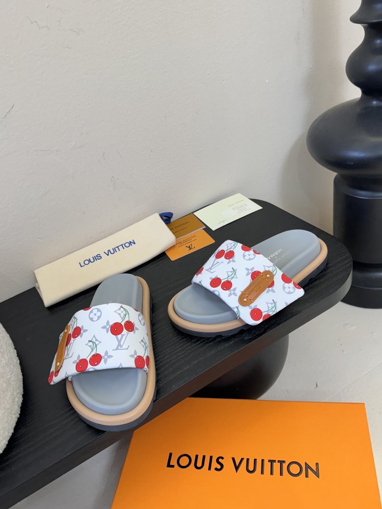 Шлепанцы женские фото 3