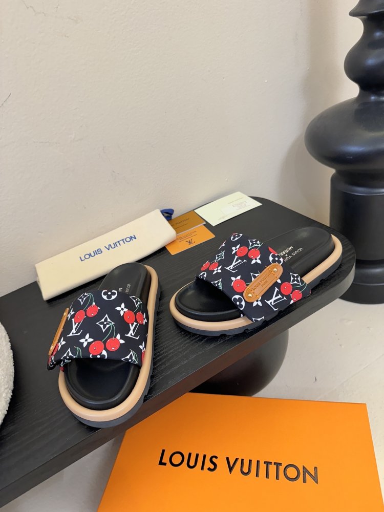 Шлепанцы женские фото 3