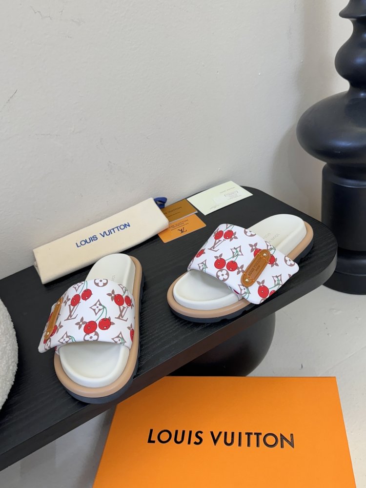 Шлепанцы женские фото 3