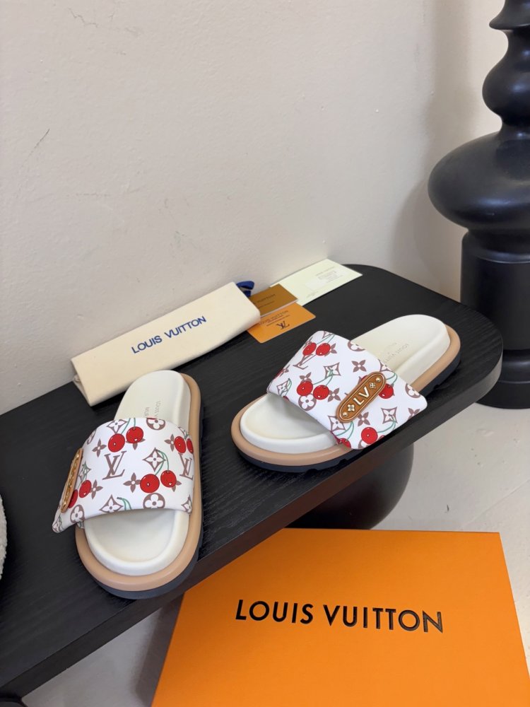 Шлепанцы женские фото 3