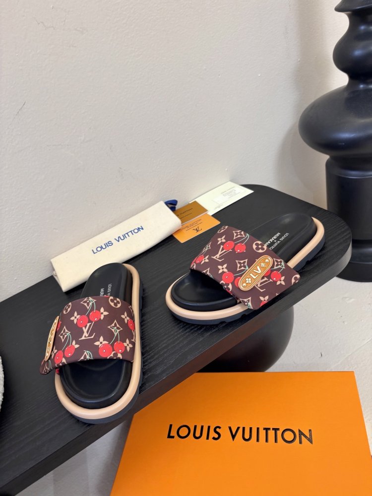 Шлепанцы женские фото 3