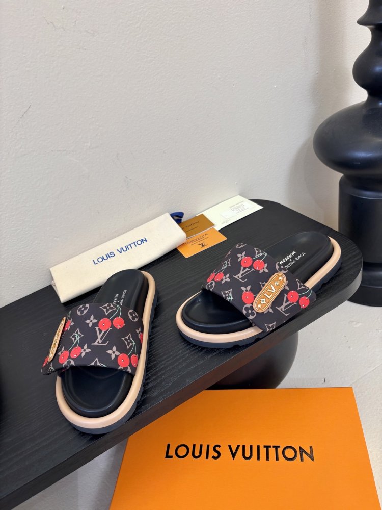 Шлепанцы женские фото 3