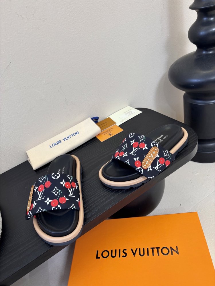 Шлепанцы женские фото 3