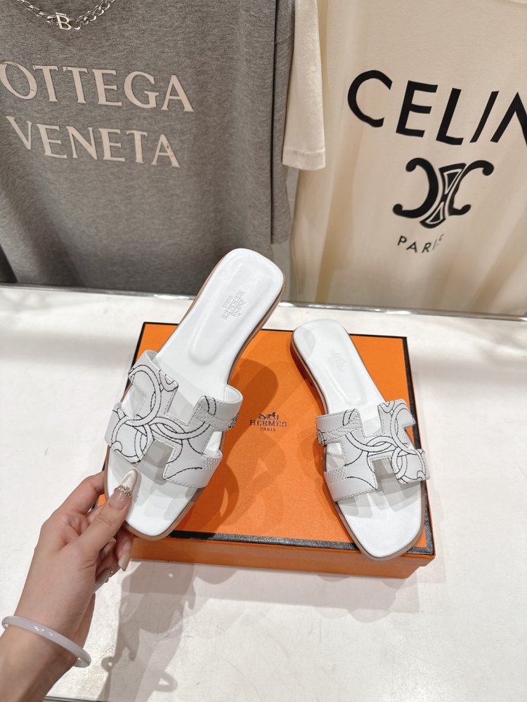 Шлепанцы женские фото 3