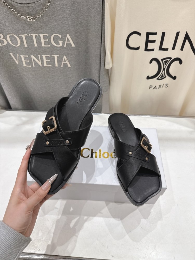 Шлепанцы женские фото 3