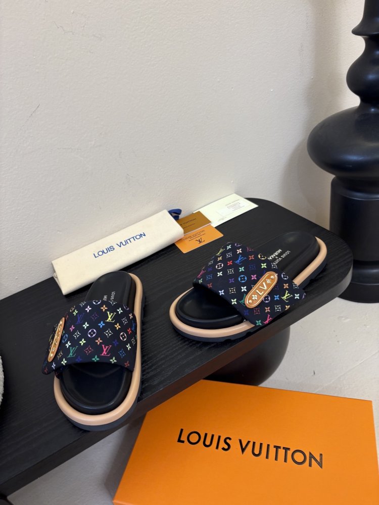 Шлепанцы женские фото 3