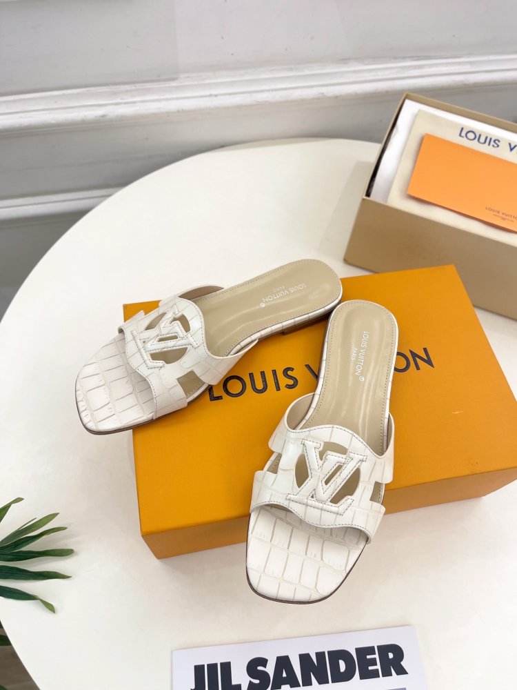 Шлепанцы женские фото 4