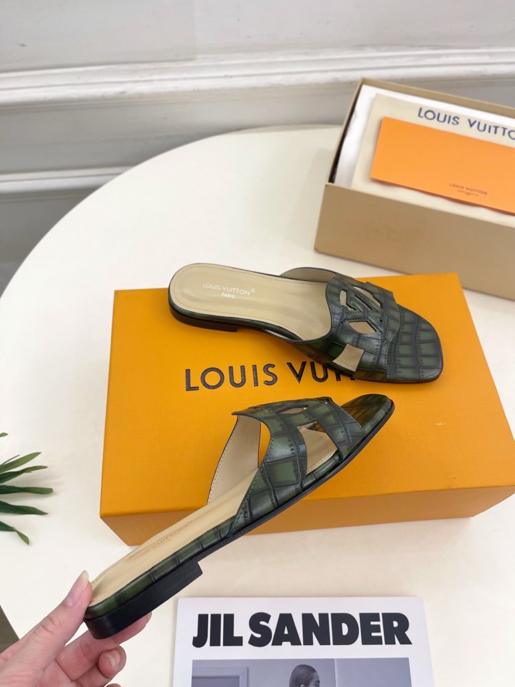 Шлепанцы женские фото 4