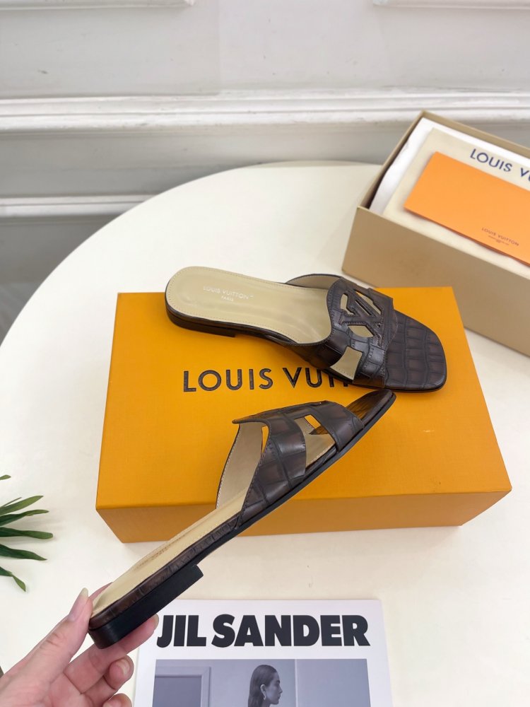 Шльопанці жіночі фото 4