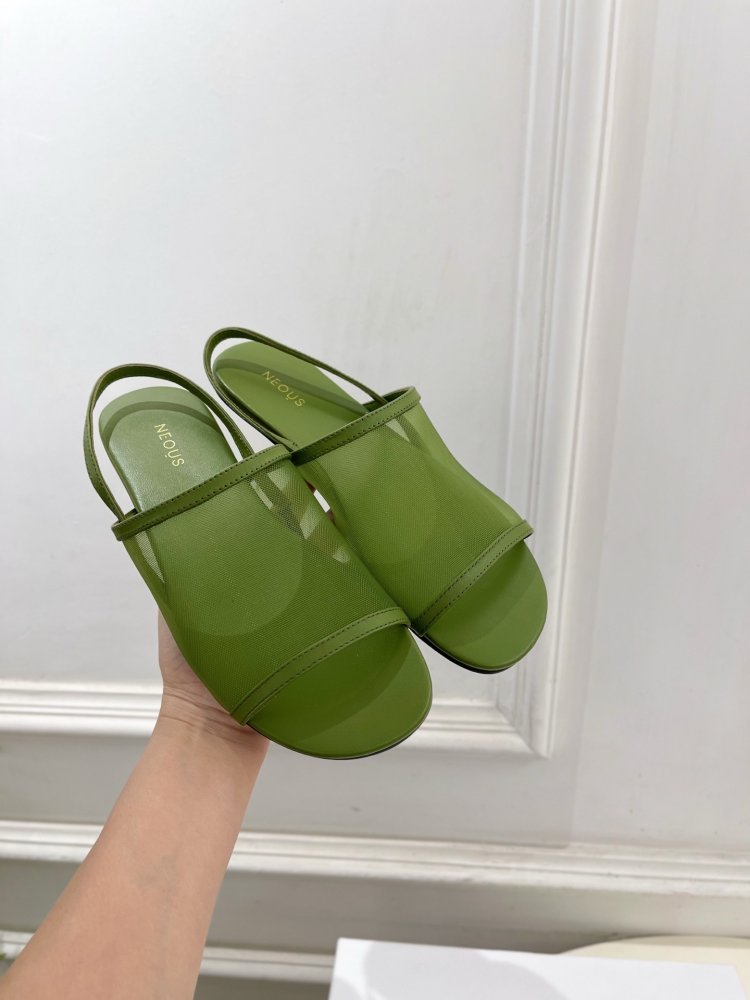 Шлепанцы женские фото 4