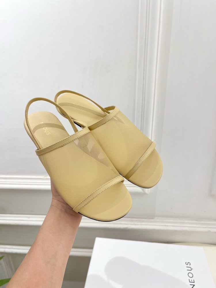 Шлепанцы женские фото 4