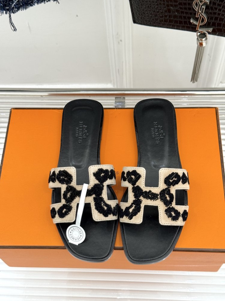 Шльопанці жіночі фото 4