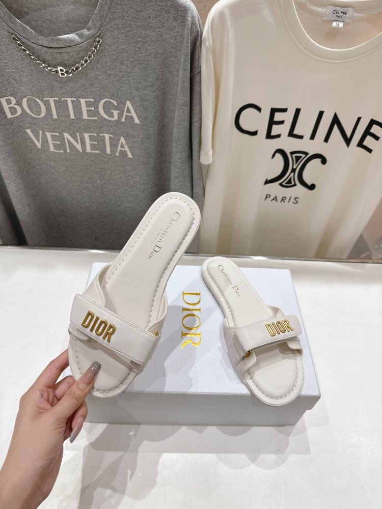 Шлепанцы женские фото 4