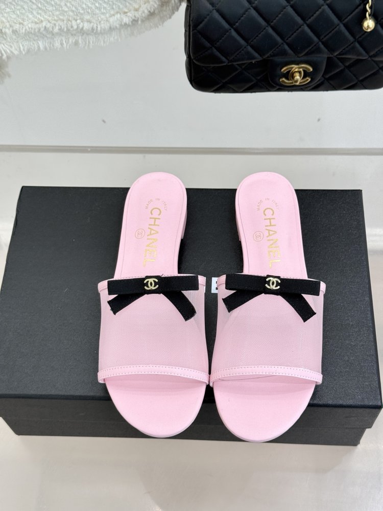 Шлепанцы женские фото 4