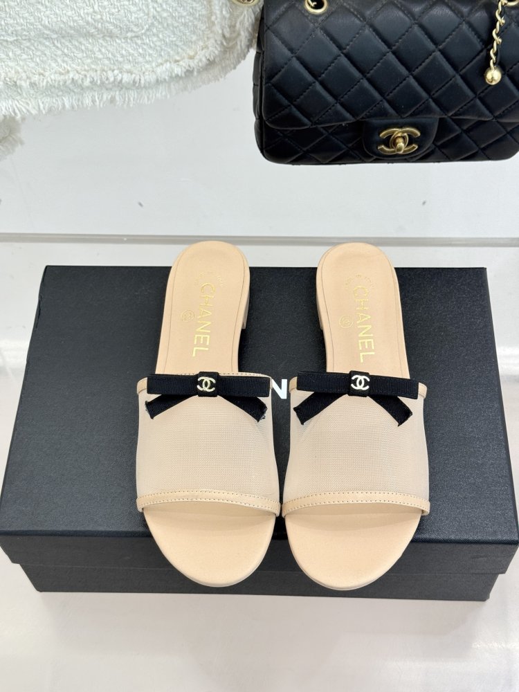 Шлепанцы женские фото 4