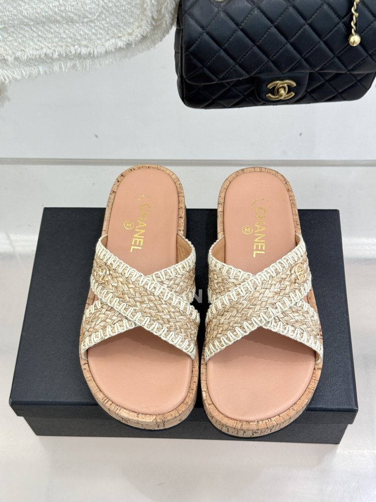 Шлепанцы женские фото 4