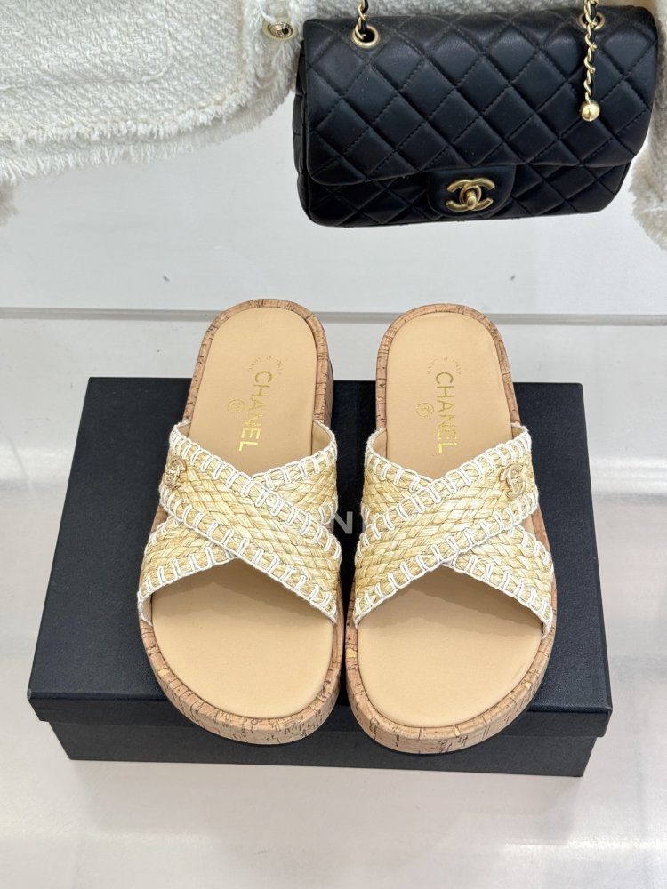 Шлепанцы женские фото 4