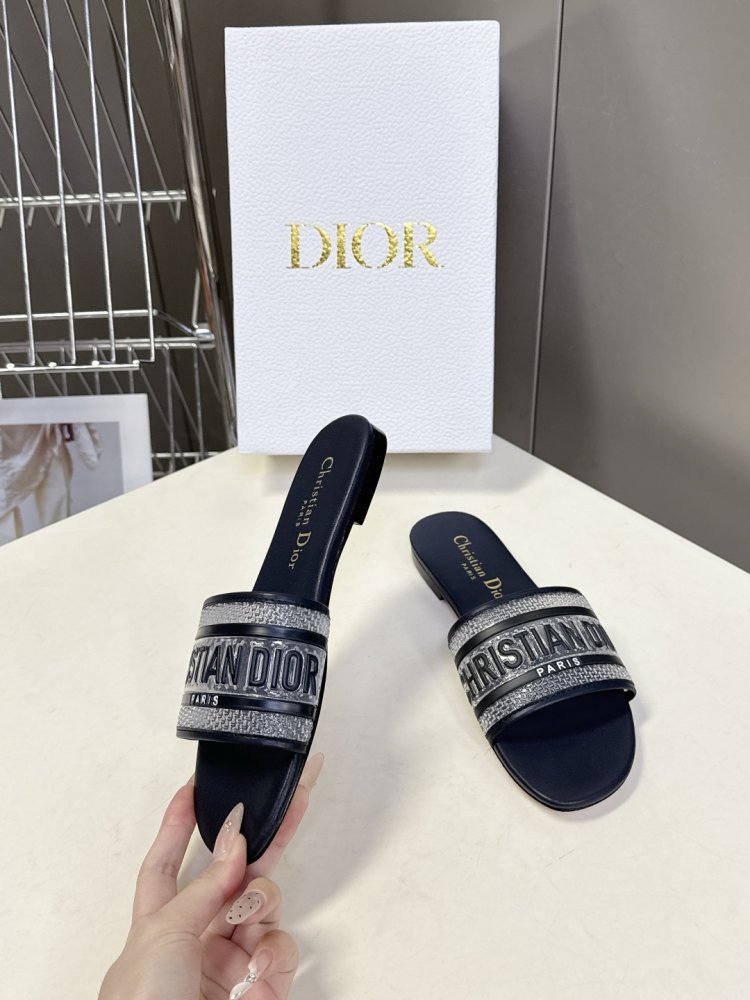 Шльопанці жіночі фото 4