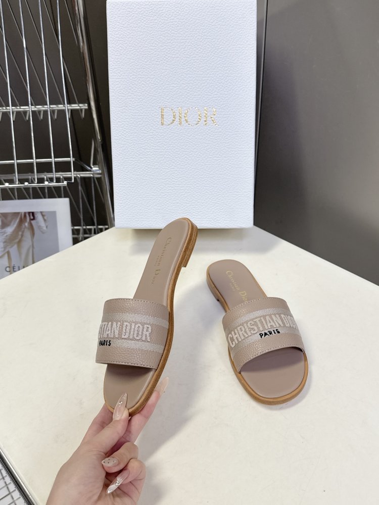 Шльопанці жіночі фото 4