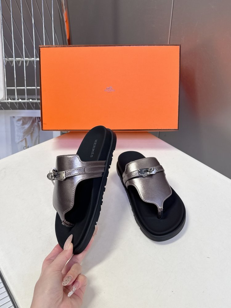 Шлепанцы женские фото 4