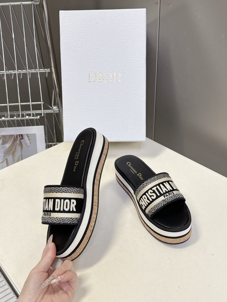 Шльопанці жіночі фото 4