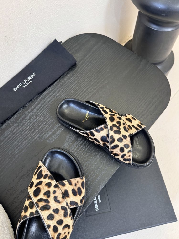 Шлепанцы женские фото 4